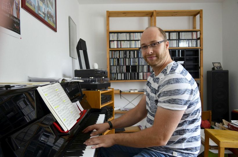 Simon Wawer lebt in Dahlem und ist ein Komponist, dessen Werke von den Chören weltweit geschätzt und gesungen werden. Sein »Gloria« wird in der Kölner Philharmonie aufgeführt.  mn-Foto