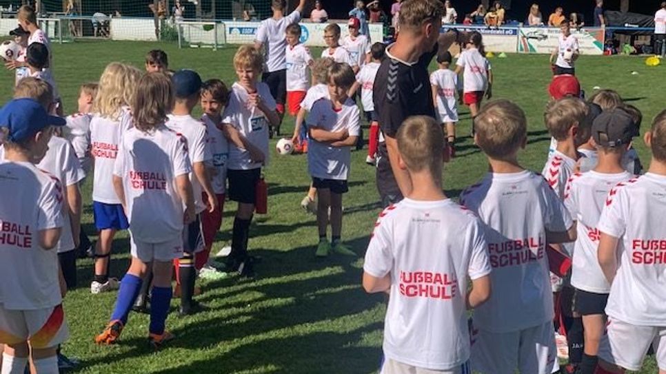 Mit der Heinz-Flohe-Fussballschule des 1.FC Köln veranstaltet die SG Sportfreunde 69 Marmagen/Nettersheim nunmehr bereits zum vierten Mal ein Fußballcamp für Jungen und Mädchen im Alter von 6 bis14 Jahren.