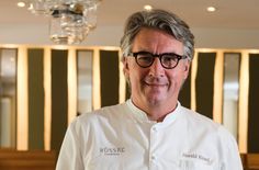 Harald Rüssel hat einen Stern im Guide Michelin und 17 Punkte im Gault Millau. Er ist Ehrenpräsident der Vereinigung JRE und setzt sich ganz besonders für die Mitarbeiterinnen und Mitarbeiter im Service ein.