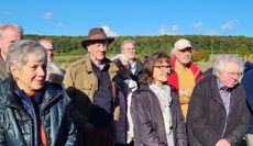 Noch ein Blick in die Runde u.a. mit (v.l.) Enkeltochter, Rita Schumacher, Dr. Carsten Vorwig (LVR-Freilichtmuseum), Achim Blindert (stellv. Chef der Kreisverwaltung), Ex-Nationalparkchef Henning Walter, Alt-Bürgermeister und Kreistagsmitglied Alois Sommer, Ex-Staatssekretärin Marion Gierden-Jülich.