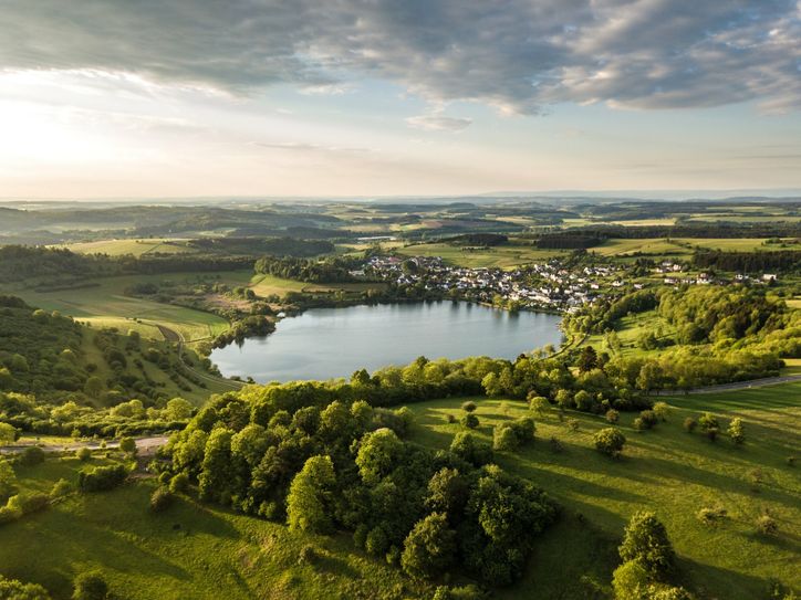 Das Schalkenmehrener Maar in der Vulkaneifel