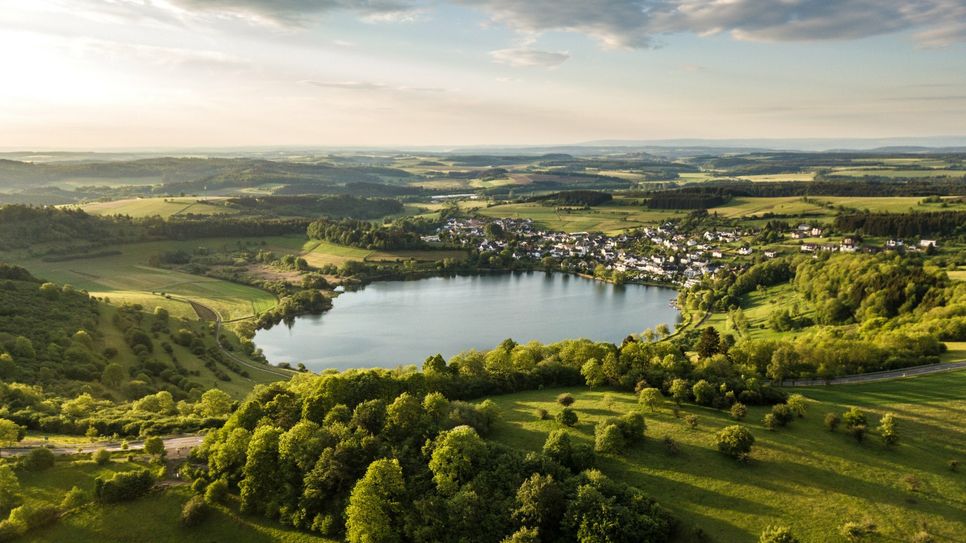 Das Schalkenmehrener Maar in der Vulkaneifel