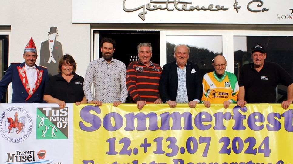 Drei Vereine ein Ziel! Auf das Palliener Sommerfest am Freitag, 12. und Samstag, 13. Juli freuen sich (v.l..): Sascha Sonani (Stadtgarde Augusta Treverorum), Marion Keukert-Parth (Muselpratschler), Daniel Schraps (Contempi), Thomas Kiesling, Dieter Schraps (Contempi), Wolfgang Hohenbild (TuS Pallien) und Frank Weiersbach (Muselpratschler).