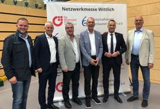 (v.r.n.l.I): Hans-Peter Pick vom Bundesverband mittelständische Wirtschaft, Bürgermeister Joachim Rodenkirch, Frank Weigelt und Konrad Becker vom Wirtschaftskreis Bernkastel-Wittlich, MdL Dennis Junk und Christoph Thieltges beim Rundgang.