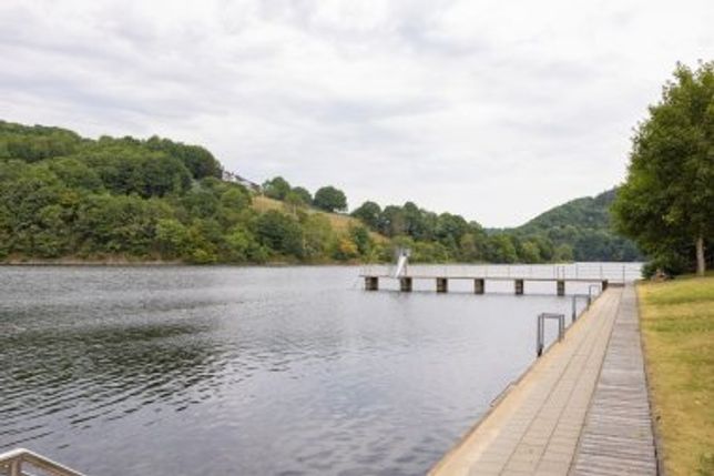 Der in den See integrierte Schwimmerbereich ist weiterhin nutzbar.