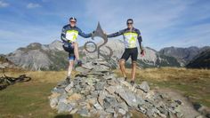 Michael und Markus Seekircher auf einem Gipfel des »Stoneman Taurista« im Tauern- und Dachsteinmassiv Österreichs. Der frühere Mountainbike-Profi Roland Stauder plant aktuell den »Stoneman Arduenna«, eine 178 Kilometer lange Tour durch das deutsch-belgische Grenzgebiet. Fotos: Privat