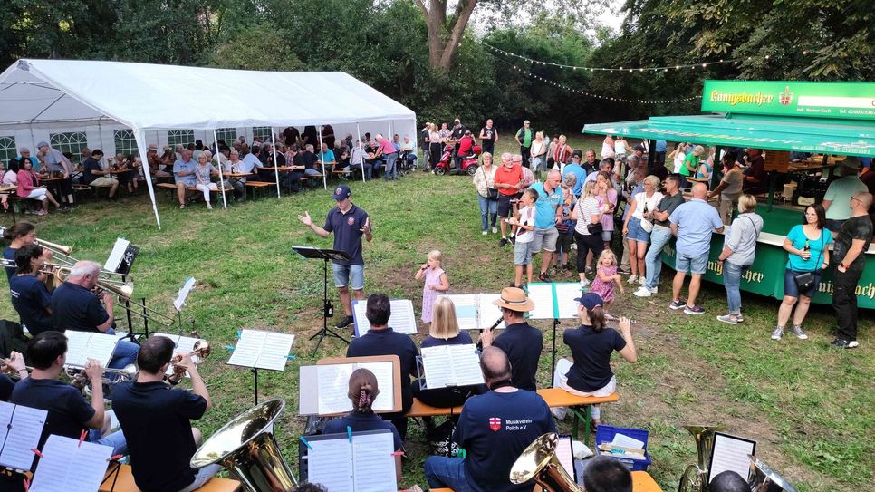 : Der Musikverein Polch e.V. unter der Leitung von Jonas Weber spielte beim Leggewiesfest zur zünftigen Wiesengaudi auf.