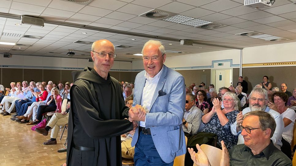 Abt em. Benedikt dankte Gernot Mittler, ohne den es den Freundeskreis nicht gegeben hätte.