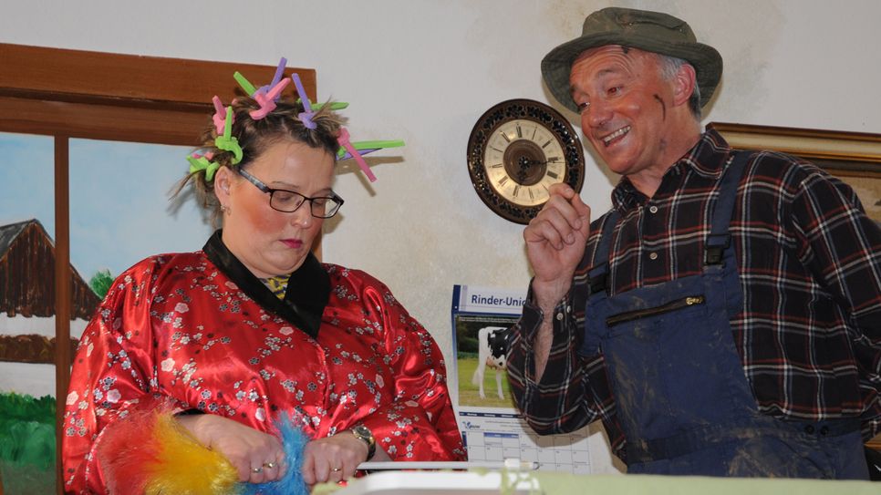 Kerstin und Berthold Grenz glänzen als Bauer Puddel und seine Frau Käthe. Fotos: Breit