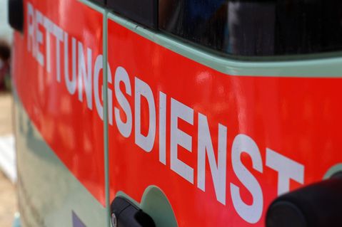 Beim Sturz bohrte sich der Bremshebel seines Fahrrads tief in den Oberschenkel des 29-Jährigen. Er wurde schwerverletzt ins Krankenhaus gebracht.