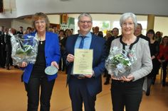 Stadtbürgermeister Gerhard Weber überreichte Vertreterinnen des Vereins "Durchblick" die Verdienstmedaille der Stadt Kaisersesch.