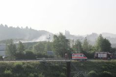 Am Donnerstagmorgen kurz vor 8 Uhr wurde der Feuerwehr ein Brand auf dem Gelände eines Schrottverarbeitenden Betriebes am Ostkai im Trierer Hafen gemeldet worden. Foto: Agentur Siko