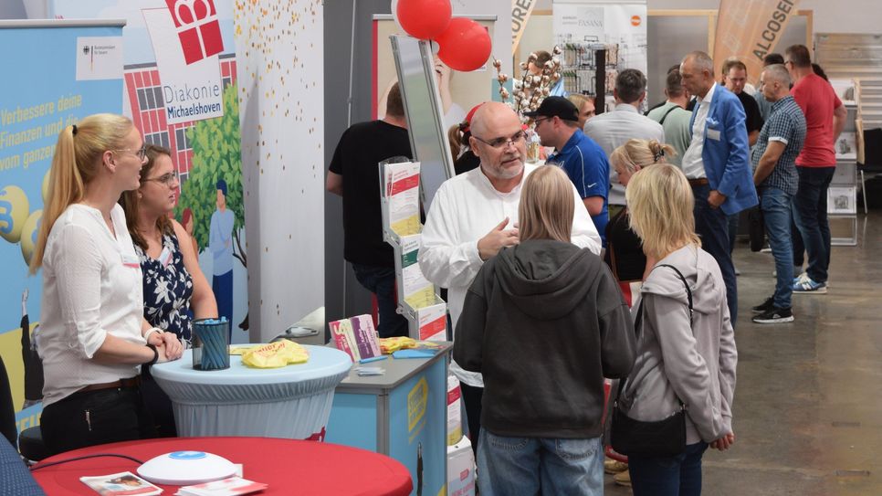 Interessante Gespräche und Informationen aus erster Hand erwarten am Freitag, 11. Oktober die Besucher der sechsten Job- und Ausbildungsmesse in der Halle »Wohnraum« in der Alten Tuchfabrik.