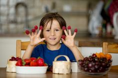 Von wegen gesunder Obstgenuss: Expertenschätzungen zufolge leiden heutzutage zwei von drei Kindern unter Fruktoseintoleranz. Sie vertragen Fruchtzucker nur in geringen Mengen. Foto: fotolia.de / Tomsickova