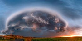 Panoramaaufnahme einer Wolkenformation