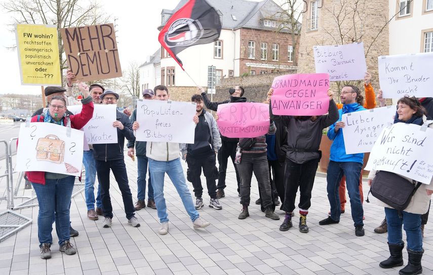 Mahnwache vor der Bitburger Stadthalle