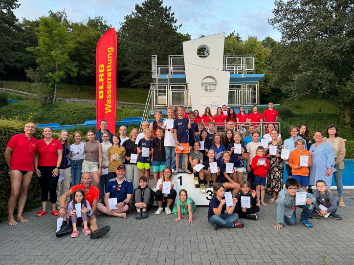 70 Teilnehmer lieferten sich bei den ersten offenen DLRG Sprint-Meisterschaften im Mayener Freibad spannende Wettkämpfe.