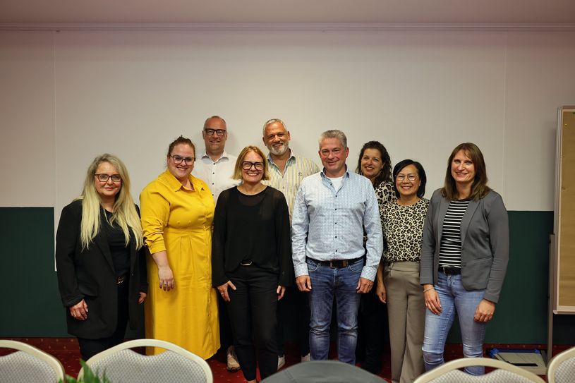 V.l.: Carmen Theobald-Ernst (Beisitzer), Annice Kotz (2. Vorsitzende), Reinhold Trenzen (Kassierer), Ines Weber (Vorsitzende), Mike Pizzulli (Beisitzer), Frank Reuter (Beisitzer), Karin Hoogenboom (Beisitzer), Ngan Heescher (Schriftführerin) und Julia Schneider (Beisitzer).