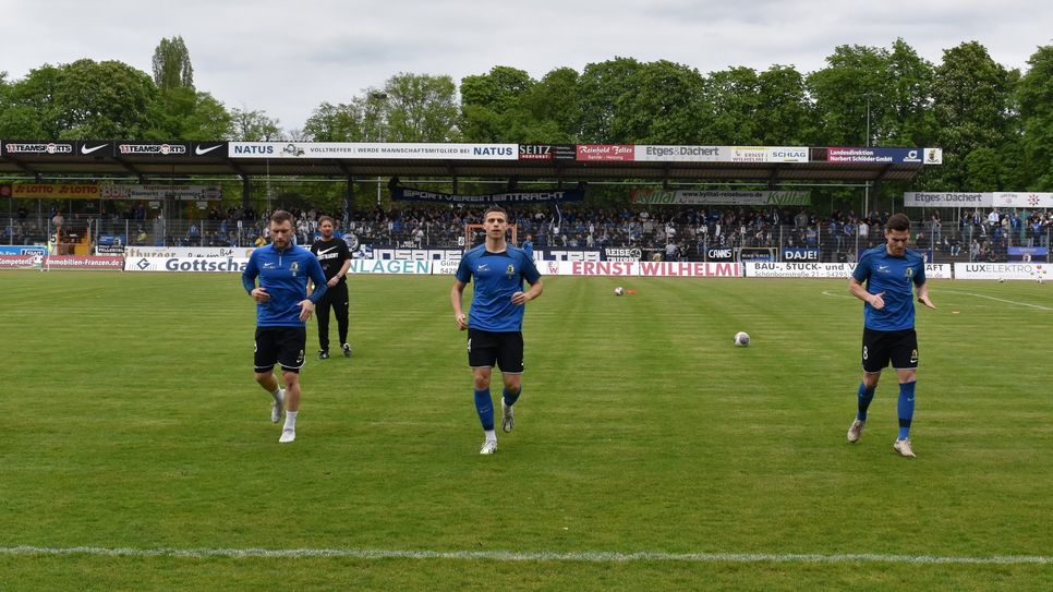 Warmlaufen im Moselstadion.