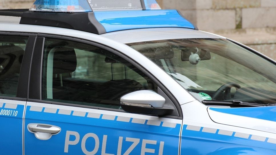 Nach einer Verfolgungsfahrt konnte die Polizei einen 62-jährigen Mann stellen, der zuvor alkoholisiert Schlangenlinien gefahren war.