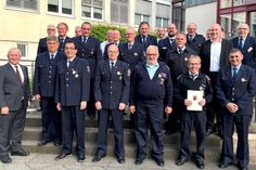 Insgesamt 33 Feuerwehrmitglieder der VG Prüm freuen sich über das goldene Feuerwehr-Ehrenzeichen für langjährigen Einsatz