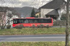 Viele Busse können wegen des Hochwassers nicht fahren.