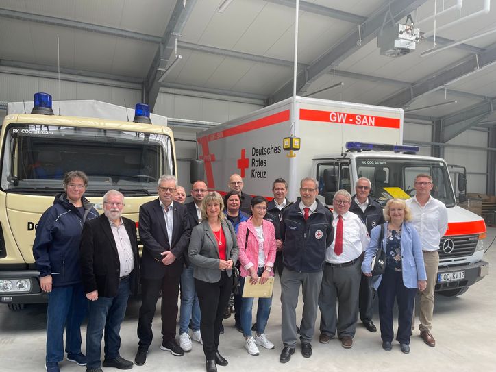 Freuen sich mit weiteren DRK-Mitgliedern über den neuen zentralen Standort in Brauheck: DRK-Präsident Dr. Klaus-Peter Balthasar, Landrätin Anke Beilstein, DRK-Bereitschaftsleiter Thomas Schlich und DRK-Geschäftsführer Lars Fischer.