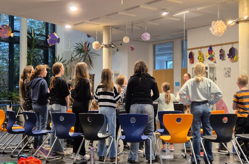 der Vielharmonische Chor Roetgen hat in diesem Jahr im Rahmen einer Chorakademie einen Kinderchor gegründet, der seit den Sommerferien regelmäßig probt.