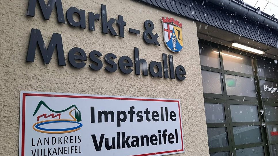 Die Impfstelle Vulkaneifel in der Markt- und Messehalle Hillesheim öffnet wieder.