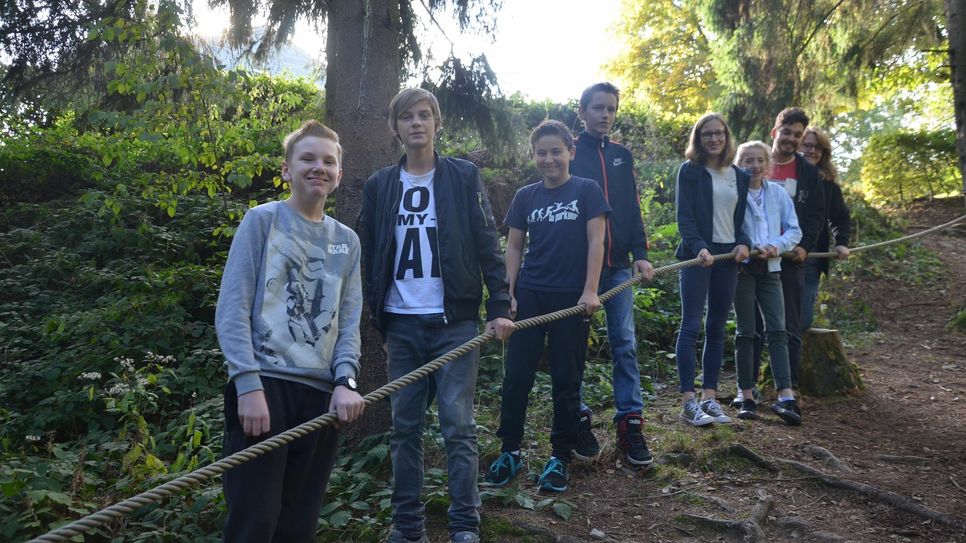 Morgens Klassenzimmer, nachmittags Natur: Die Achtklässler nutzen die Herbstferien, um in der Eifel zu lernen, wie man richtig lernt.