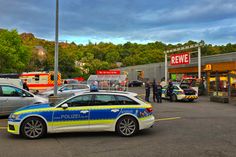 Ein der der Männer wurde bei dem Streit schwer aber nicht lebensbedrohlich verletzt. Er wurde von einem Notarzt erstversorgt und anschließend mit dem Rettungswagen ins Krankenhaus gebracht.