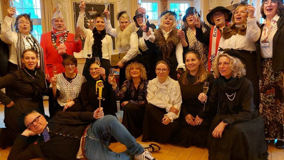 Gruppenbild mit entmachtetem Stadtbürgermeister Wolfgang Port.