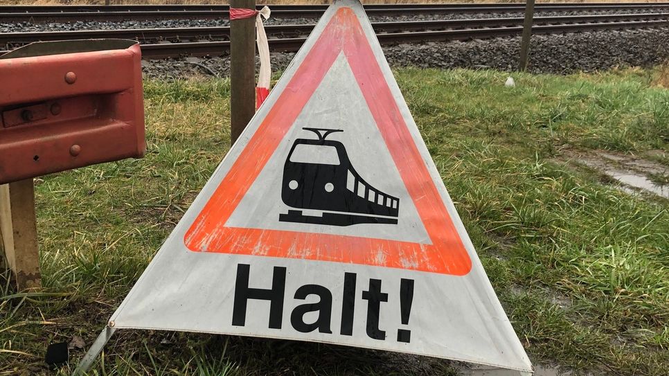 Der Wiederaufbau der Bahnstrecke zwischen Euskirchen und Bad Münstereifel dauert noch bis zum Sommer 2024.  Symbolfoto: Scholl