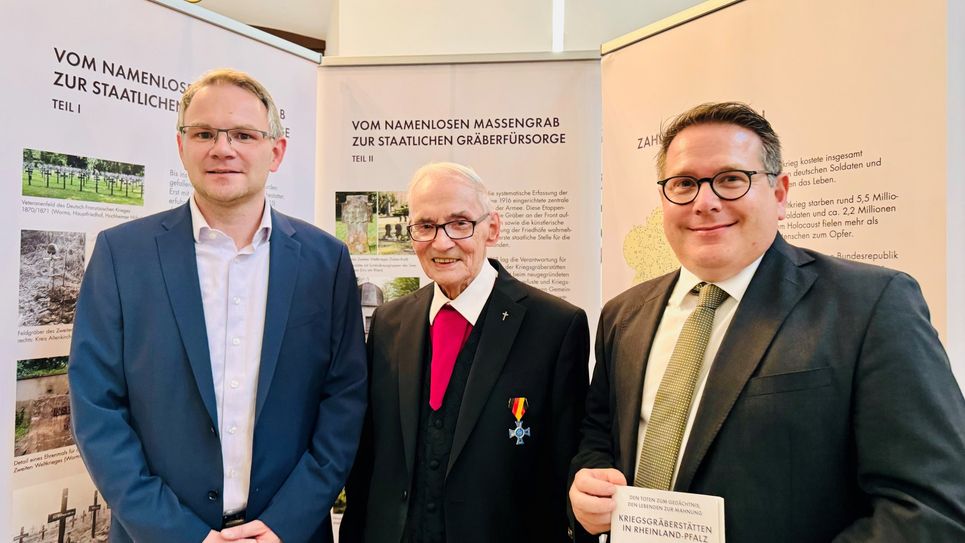 MdL und Vorsitzender des VDK Rheinland-Pfalz Martin Haller, Ordensprälat Friedrich Kreutz und ADD-Präsident Thomas Linnertz