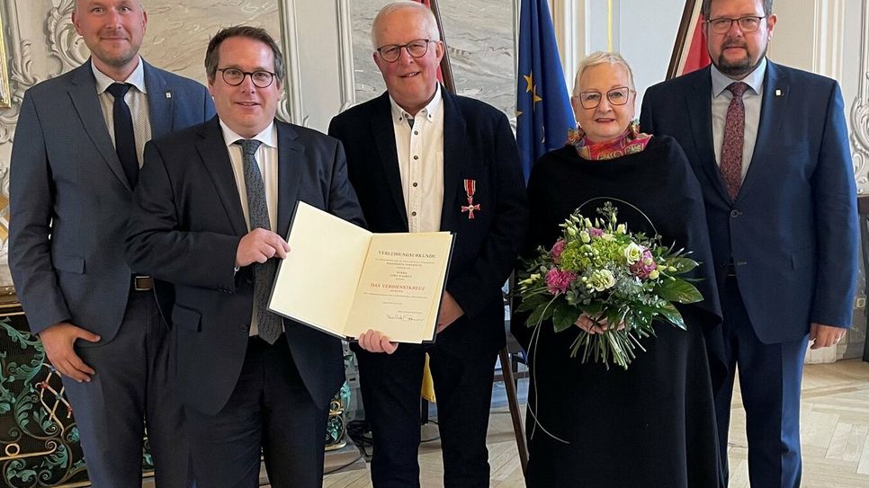 v.l.n.r.: Landrat Andreas Kruppert, ADD-Präsident Thomas Linnertz, Gerd und Anita Wanken und Joachim Kandels, Stadtbürgermeister Bitburg