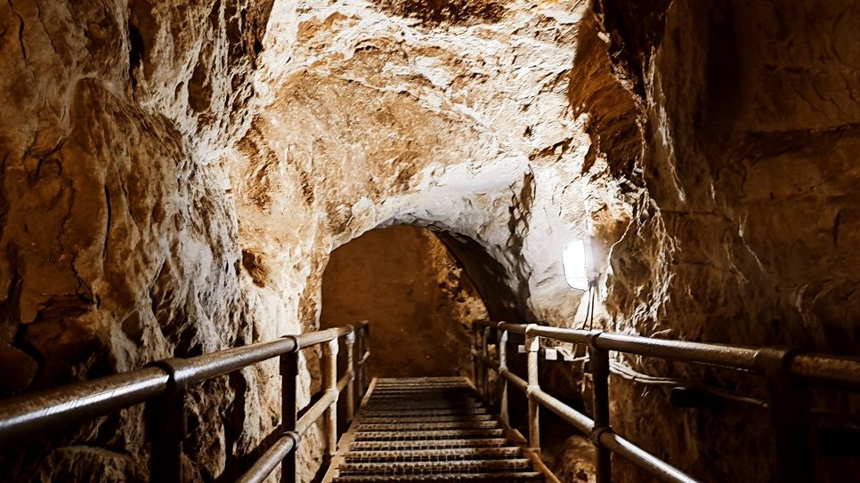 Diese Treppe geht es hoch zur großen Abbauhalle.