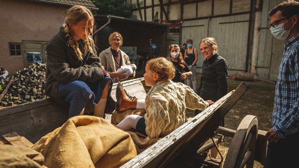 Jacqueline May führt bei »Nur ein Freitag« Regie und erarbeitet mit sehr viel Feingefühl die emotionalen Szenen mit den (Kinder-)Darstellern.