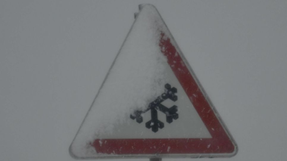 In der Eifel hat es ordentlich geschneit, am Wochenende öffnet der Rodellift in Udenbreth.
