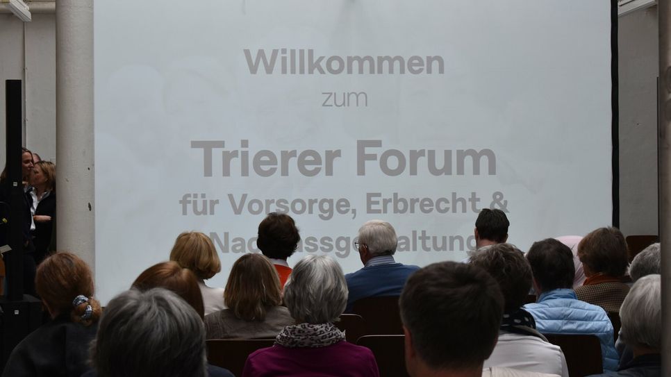 Knapp 80 Besucher fanden den Weg in die Europäische Kunstakademie in Trier um sich die Vorträge der Referenten anzuhören.