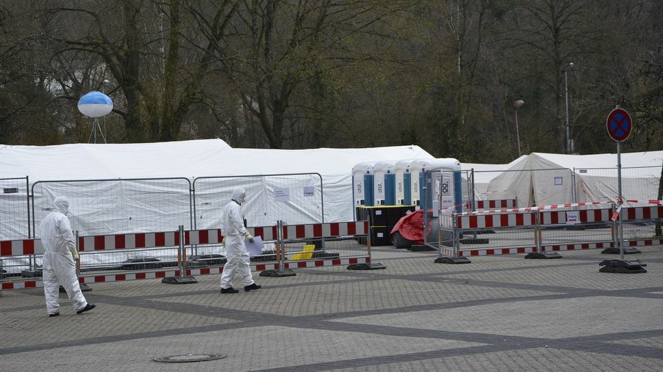 Die Zeltstadt am Schützenplatz bleibt weiterhin aufgebaut.