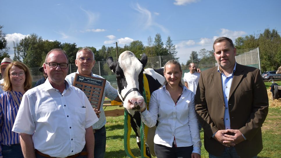 Der Titel der Miss Hochwald ging wieder einmal an den Stall von Familie Hemmes aus Damflos. Sidonie heißt die schöne Kuhdame.