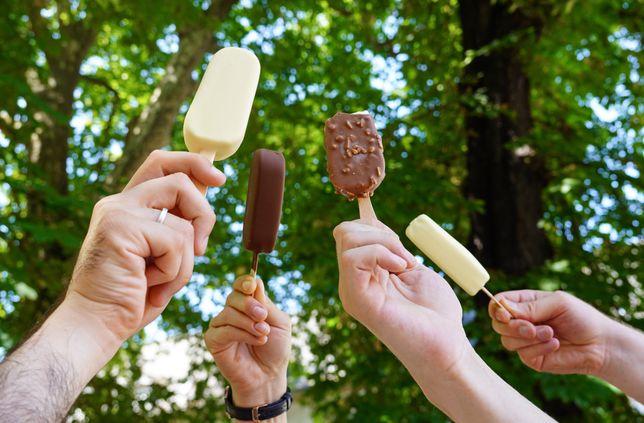 Eine kleine, aber schmackhafte Abkühlung bei Hitze: Ein Eis mit den Kollegen, wie hier bei einer Eis-Aktion im Klinikum Mutterhaus.