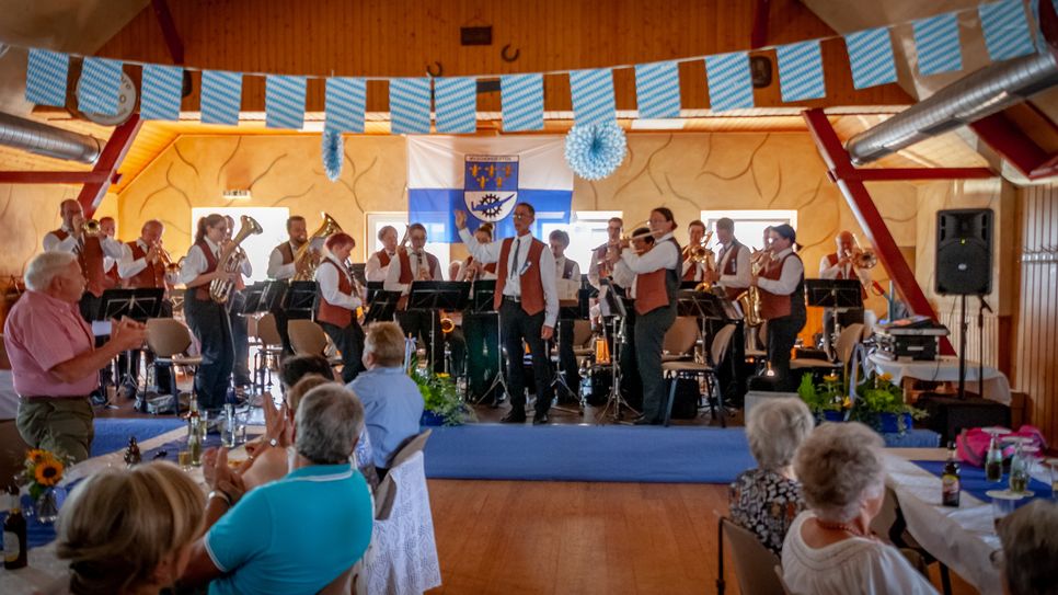 Zum traditionellen Saubrennfest lädt der Musikverein »Heimatecho« Steckenborn am Sonntag zum Vereinsheim an der Grundschule ein.