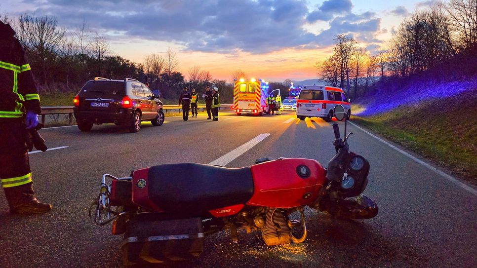 Schwerer Motorradunfall auf der B 41