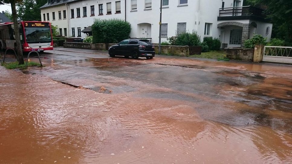 Die Busse wurden umgeleitet, während die Leitung repariert wurde. Foto: Agentur SIKO