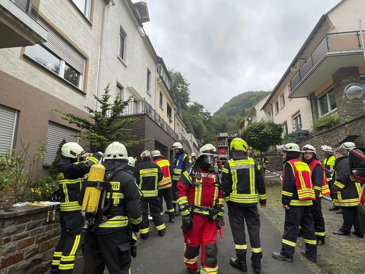 Die  Feuerwehr Cochem rettete eine Frau aus der  brennenden Wohnung.