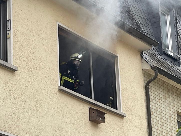 Die  Feuerwehr Cochem rettete eine Frau aus der  brennenden Wohnung.