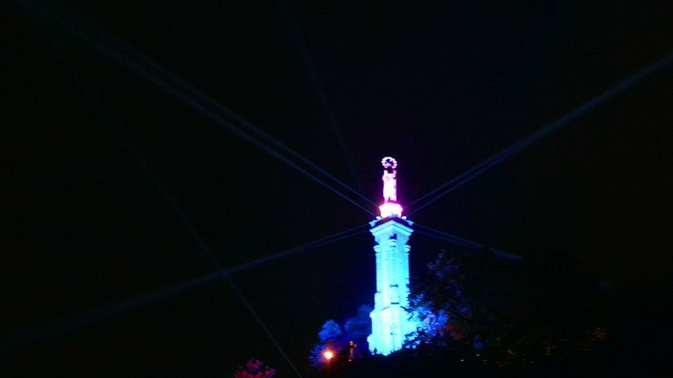 Zum 150. Geburtstag am 8. Oktober 2016 war die Mariensäule farbenprächtig illuminiert. Foto: Neumann