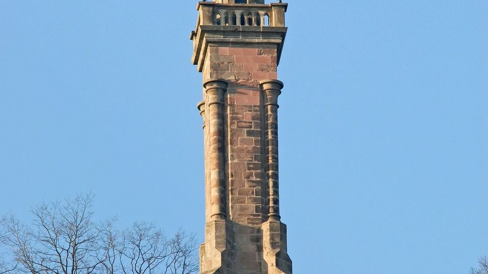 300 Meter über der Stadt blickt die Mariensäule auf Trier. Foto: Rita Heyen