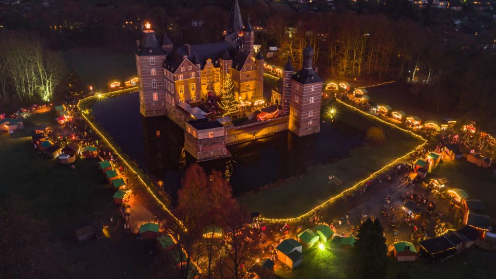 Das Schloss Merode bietet eine traumhafte Kulisse für einen Weihnachtsmarkt.